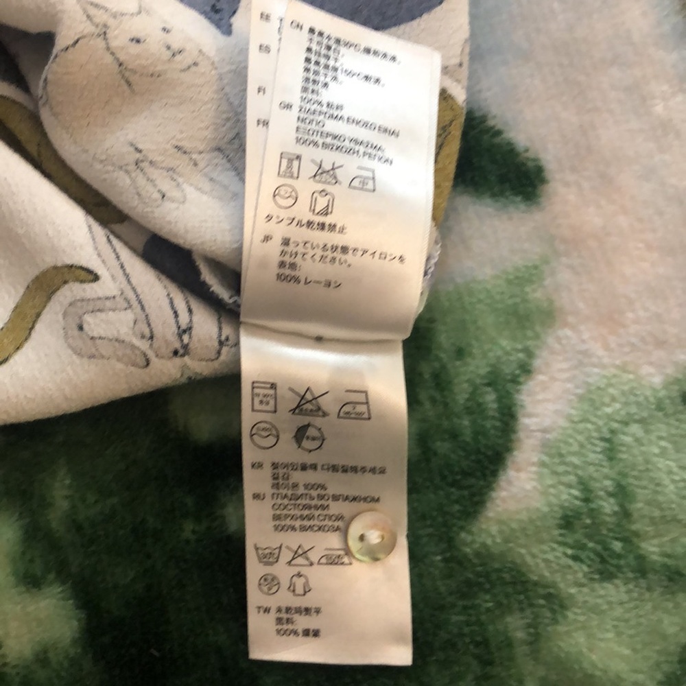 H&M top. Viscose 100%. Size 12 - Picture 9 of 9